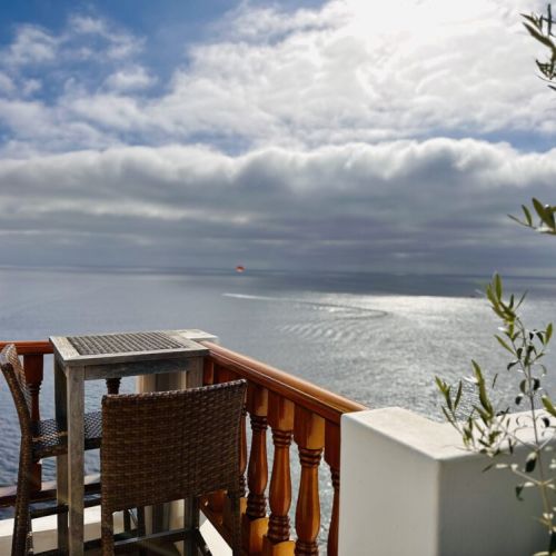 - Sip drinks or share a snack at this charming bistro set perched above the ocean
- Sweeping sea views, morning light, and gentle breezes complete the perfect pause
- Quiet corner to enjoy coffee, conversation, or just the rhythm of the waves