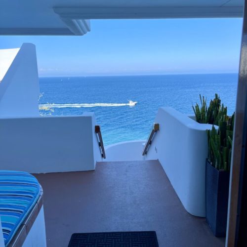 - Step outside to a view so stunning, it feels like walking into a postcard
- Sip morning coffee or evening wine as boats cut across the sparkling sea
- Peaceful, private, and perfect for capturing dreamy coastal vibes